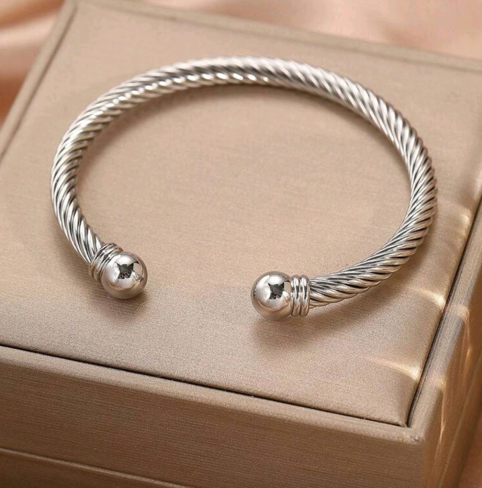 #16 Minimalist Elegant Stainless Steel Textured Bangle, Gold Or Silver - Picture 2 of 5